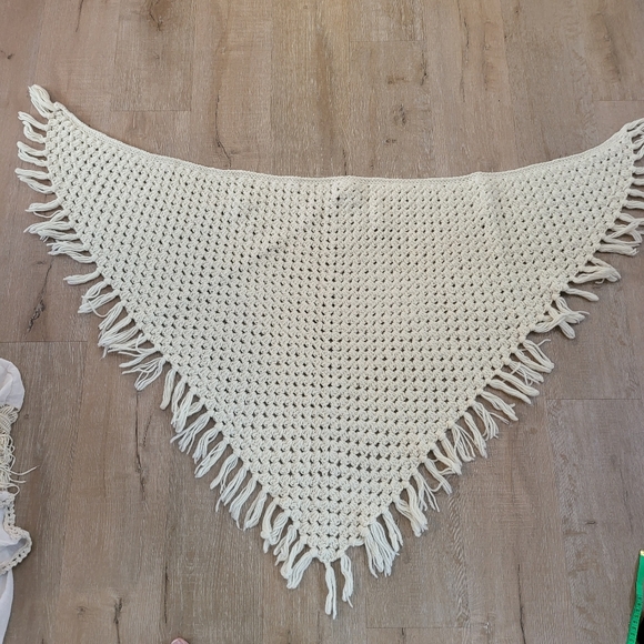 Knitted Vintage Baby Blanket White Shawl - Picture 6 of 8